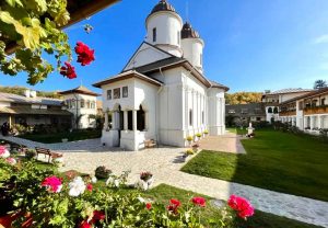 Read more about the article Vlăduț Niculae, primar Aninoasa: vă așteptăm cu bucurie, duminică, la resfințirea bisericii Mănăstirii Viforâta