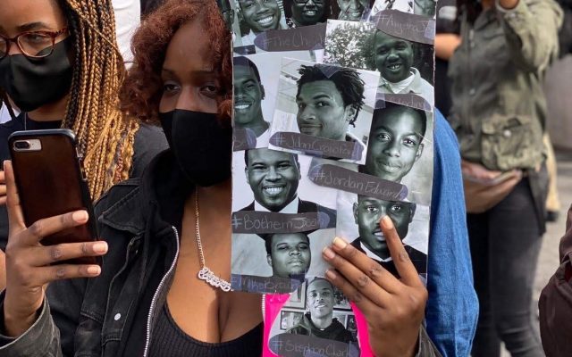 You are currently viewing Liderul Black Lives Matter,  acuzat că a furat 10 milioane de dolari din organizație