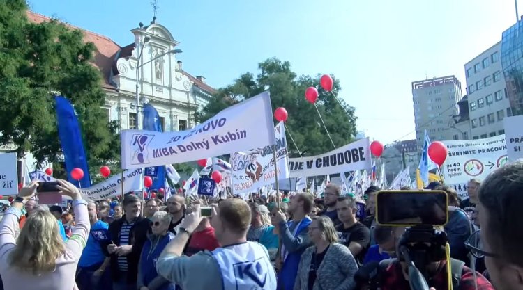You are currently viewing Proteste „împotriva sărăciei” organizate în Cehia și Slovacia