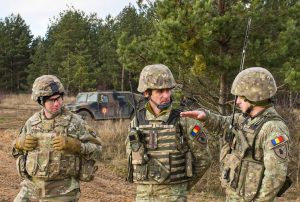 Read more about the article Militarii focșăneni, exerciții tactice în baza de instrucție din Bemowo Piskie, Polonia