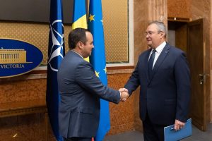 Read more about the article Nicolae Ciucă s-a întâlnit cu preşedintele Fundaţiei Memoriale a Victimelor Comunismului din Washington DC
