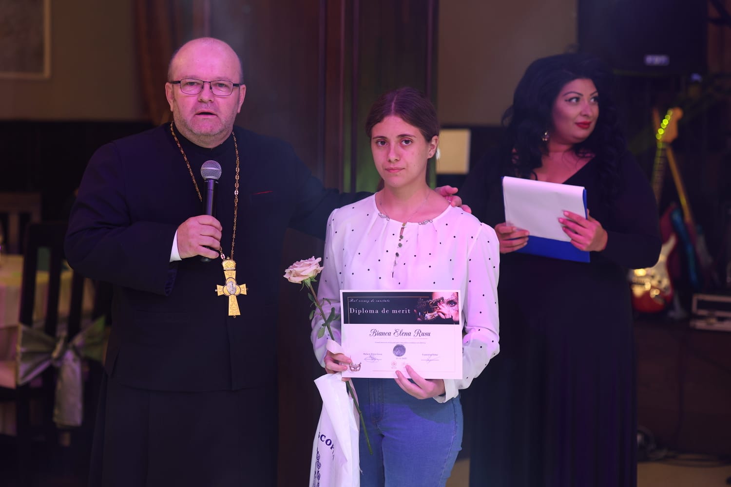 You are currently viewing SPRIJIN PENTRU 8 TINERI MERITUOȘI DIN PARTEA ARHIEPISCOPIEI TÂRGOVIȘTEI