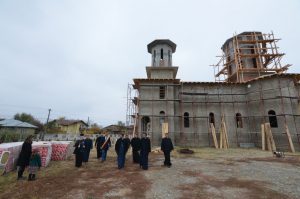 Read more about the article MITROPOLITUL NIFON A EFECTUAT O VIZITĂ PASTORALĂ LA UNELE PAROHII DIN PROTOIERIA TÂRGOVIȘTE SUD