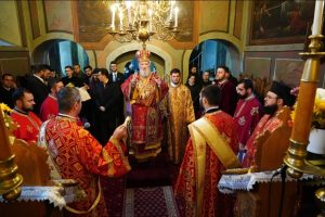 Read more about the article SLUJIRE ARHIEREASCĂ LA PARACLISUL EPARHIAL DIN TÂRGOVIȘTE – MĂRTURISIREA CREDINȚEI CU ÎNȚELEPCIUNE ȘI JERTFELNICIE-NECESITATE MISIONARĂ CONTEMPORANĂ