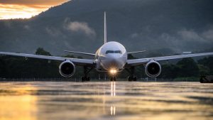 Read more about the article Toate aterizările și decolările de pe aeroportul din Valencia au fost suspendate din cauza unei furtuni