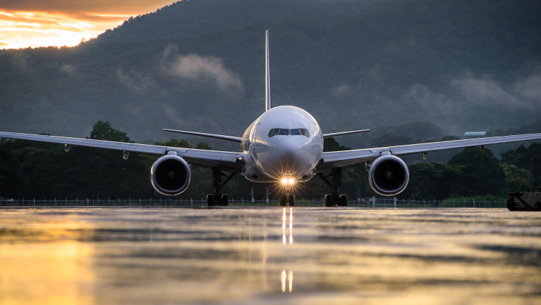 You are currently viewing Toate aterizările și decolările de pe aeroportul din Valencia au fost suspendate din cauza unei furtuni