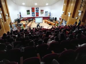 Read more about the article Proiectul educațional „Citește și Dăruiește” a adunat, ieri, tineri iubitori de lectură, la Liceul de Arte ”Bălașa Doamna” din Târgoviște