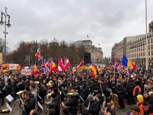 Read more about the article Mii de români au protestat, ieri, la Berlin, pentru Familia Furdui