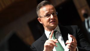 Read more about the article Ministrul maghiar de Externe: Ungaria a fost scutită de plafonarea prețului la petrolul rusesc