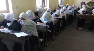 Read more about the article Talibanii au interzis femeilor din Afganistan să mai urmeze cursurile universităților