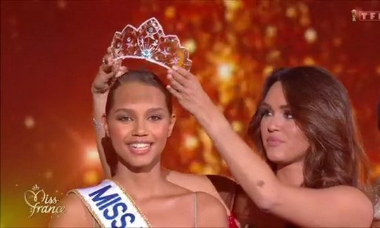 You are currently viewing Miss Guadelupa, Indira Ampiot, a fost încoronată Miss Franţa 2023