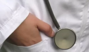 Read more about the article Un medic chirurg din Craiova a fost reținut, fiind acuzat de procurori pentru moartea a patru pacienți