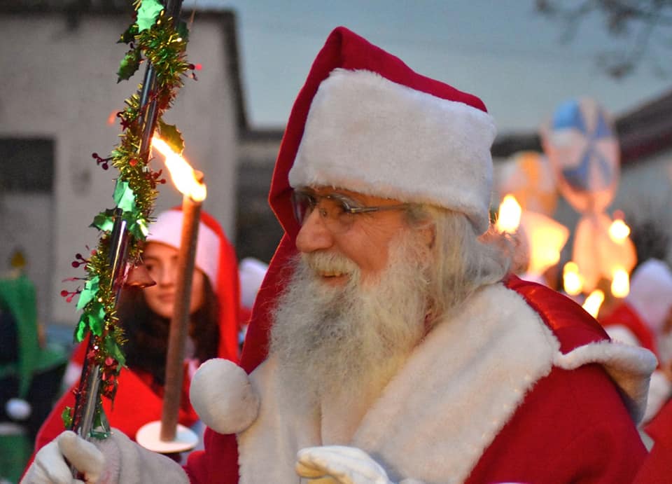 You are currently viewing Moș Crăciun a ajuns la Târgoviște. Timp de trei zile, Moșul le va oferi mii de cadouri micuților, care-l vor vizita