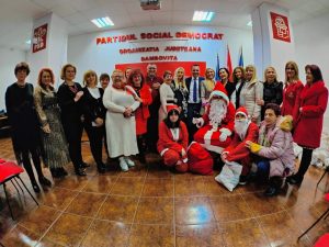 Read more about the article Organizația Municipală a Femeilor Social-Democrate Târgoviște, colindată de copii din tot județul