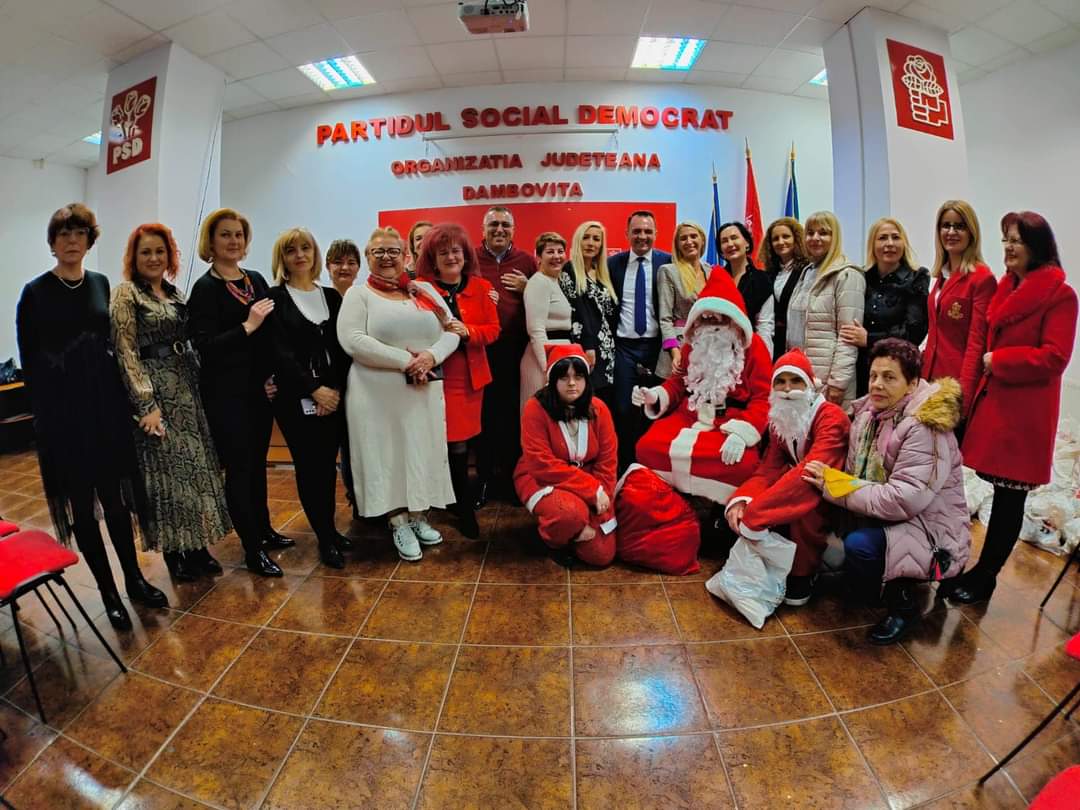 You are currently viewing Organizația Municipală a Femeilor Social-Democrate Târgoviște, colindată de copii din tot județul
