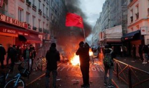 Read more about the article Proteste violente la Paris, după un atac armat în care au murit trei kurzi