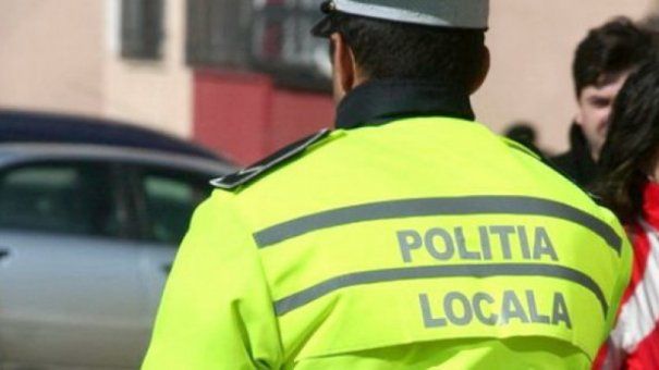 You are currently viewing Polițistul local, rănit în timp ce dirija traficul, a murit