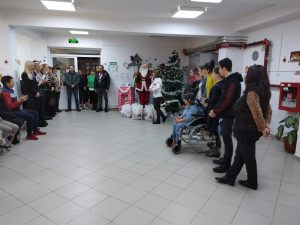 Read more about the article Femeile social-democrate dâmbovițene au bucurat, astăzi, cu daruri 45 de copii și tineri din sistemul de asistență socială