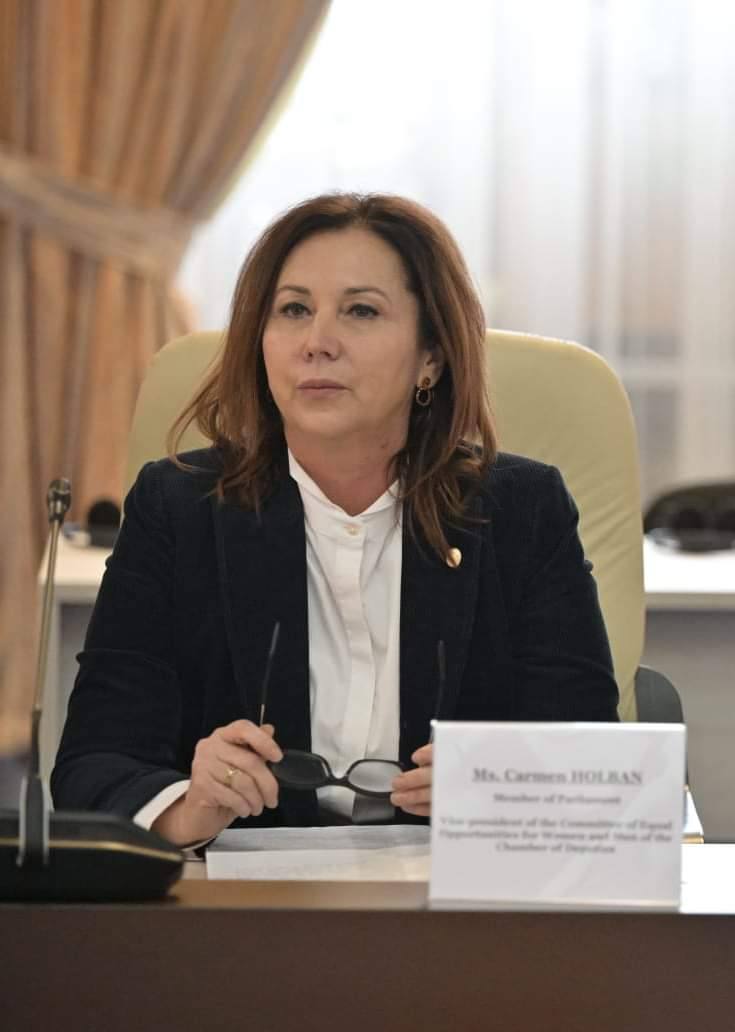 You are currently viewing Carmen Holban: școlile încep, mâine, în regim normal, cu recomandarea urmării sfaturilor specialiștilor