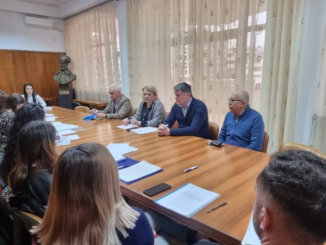 You are currently viewing Studenți UVT, în practică la Prefectura Dâmbovița