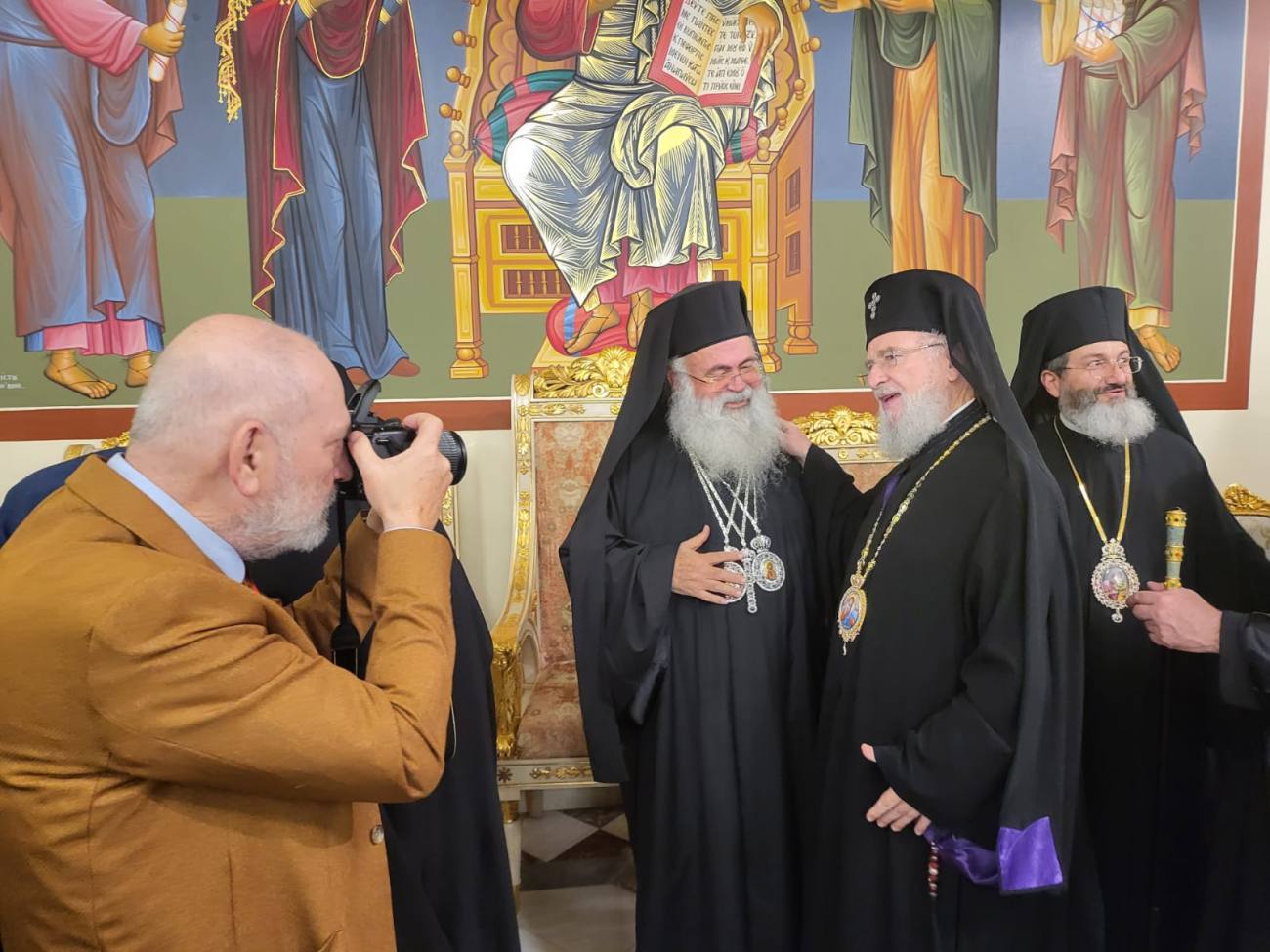 You are currently viewing ÎNALTPREASFINȚITUL PĂRINTE MITROPOLIT NIFON A PARTICIPAT LA ÎNTRONIZAREA PREAFERICITULUI PĂRINTE GHEORGHE, ARHIEPISCOPUL CIPRULUI