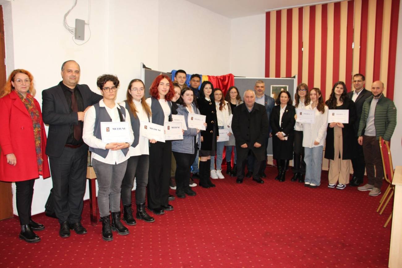You are currently viewing MANIFESTARE EDUCAȚIONALĂ DEDICATĂ UNIRII PRINCIPATELOR ROMÂNE LA SEMINARUL TEOLOGIC ORTODOX „SFÂNTUL IOAN GURĂ DE AUR” DIN TÂRGOVIȘTE