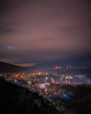 Read more about the article Artificiile au făcut din nou parte din peisajul Sărbătorilor de iarnă, în Bucegi