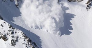 Read more about the article Zăpadă de peste un metru la Vârful Omu şi Bâlea Lac şi risc însemnat de avalanşe în Carpaţii Meridionali