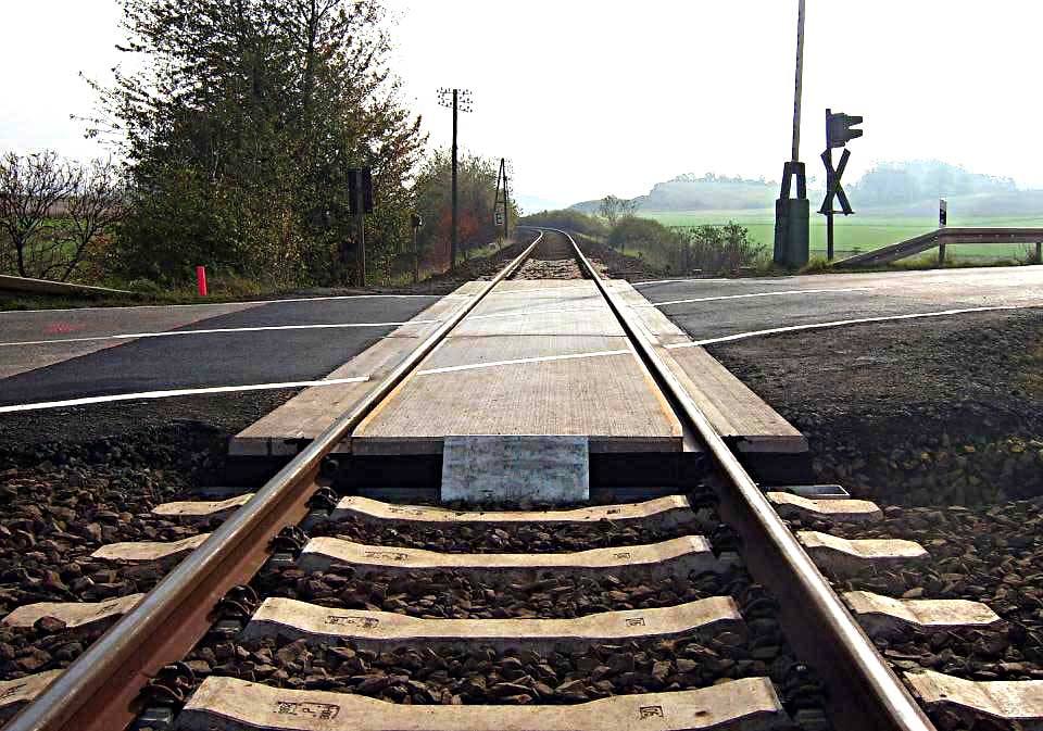 You are currently viewing Continuă lucrările efectuate de CFR, la calea ferată din Valea Voievozilor