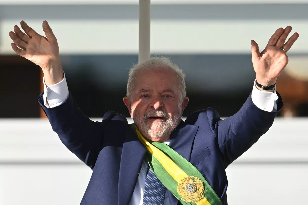 You are currently viewing Lula da Silva a depus duminică jurământul şi a devenit noul preşedinte al Braziliei
