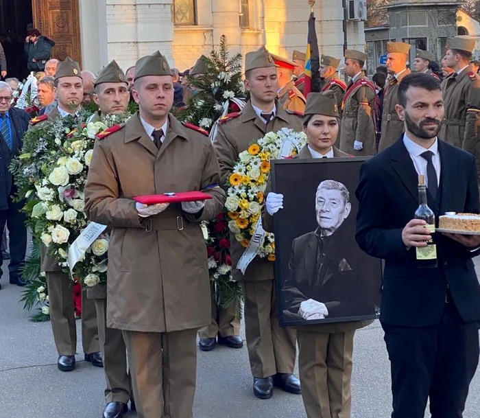 You are currently viewing Mitică Popescu a fost înmormântat cu onoruri militare la Cimitirul Bellu