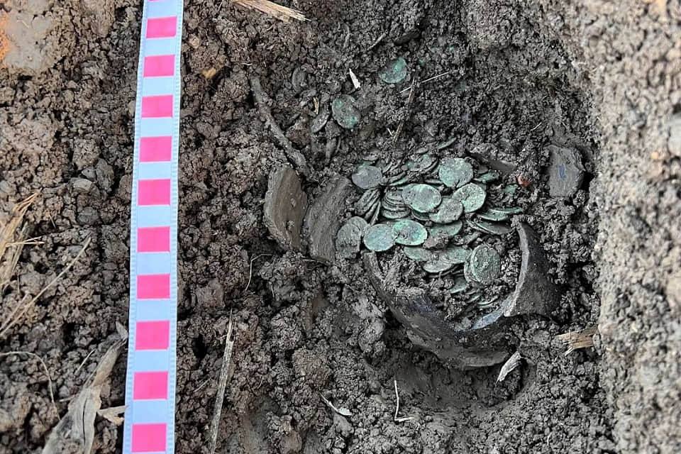 You are currently viewing Trei bărbaţi au găsit, la Constanța, un vas getic plin cu monede romane