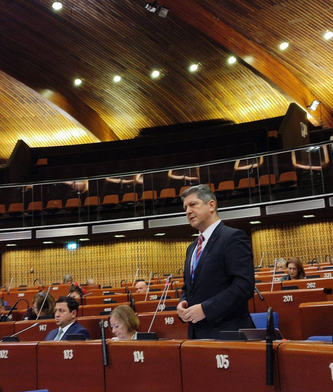 You are currently viewing Legea privind minoritățile naționale din Ucraina pusă în discuție, la Strasbourg, de senatorul Titus Corlățean