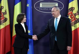 Read more about the article Nicolae Ciucă a primit-o astăzi pe Maia Sandu la Palatul Victoria