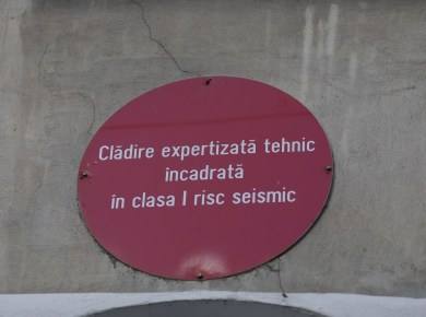 You are currently viewing 300 de elevi din Timișoara vor trece la cursuri online, deoarece clădirea în care învaţă a fost încadrată în clasa I de risc seismic