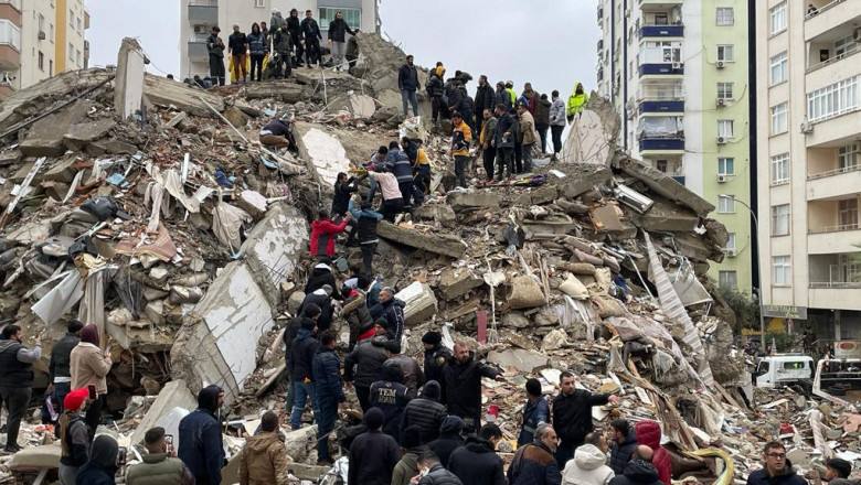 You are currently viewing Erdogan: Aproape 54.000 de persoane participă la operațiunile de salvare în toate zonele afectate de cutremure