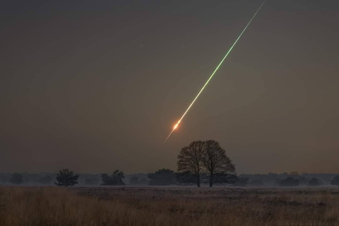 You are currently viewing Un mic asteroid a intrat, azi-noapte, în atmosfera Pământului