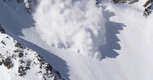 Read more about the article Riscul de avalanșe se menține mare în zona montană dâmbovițeană