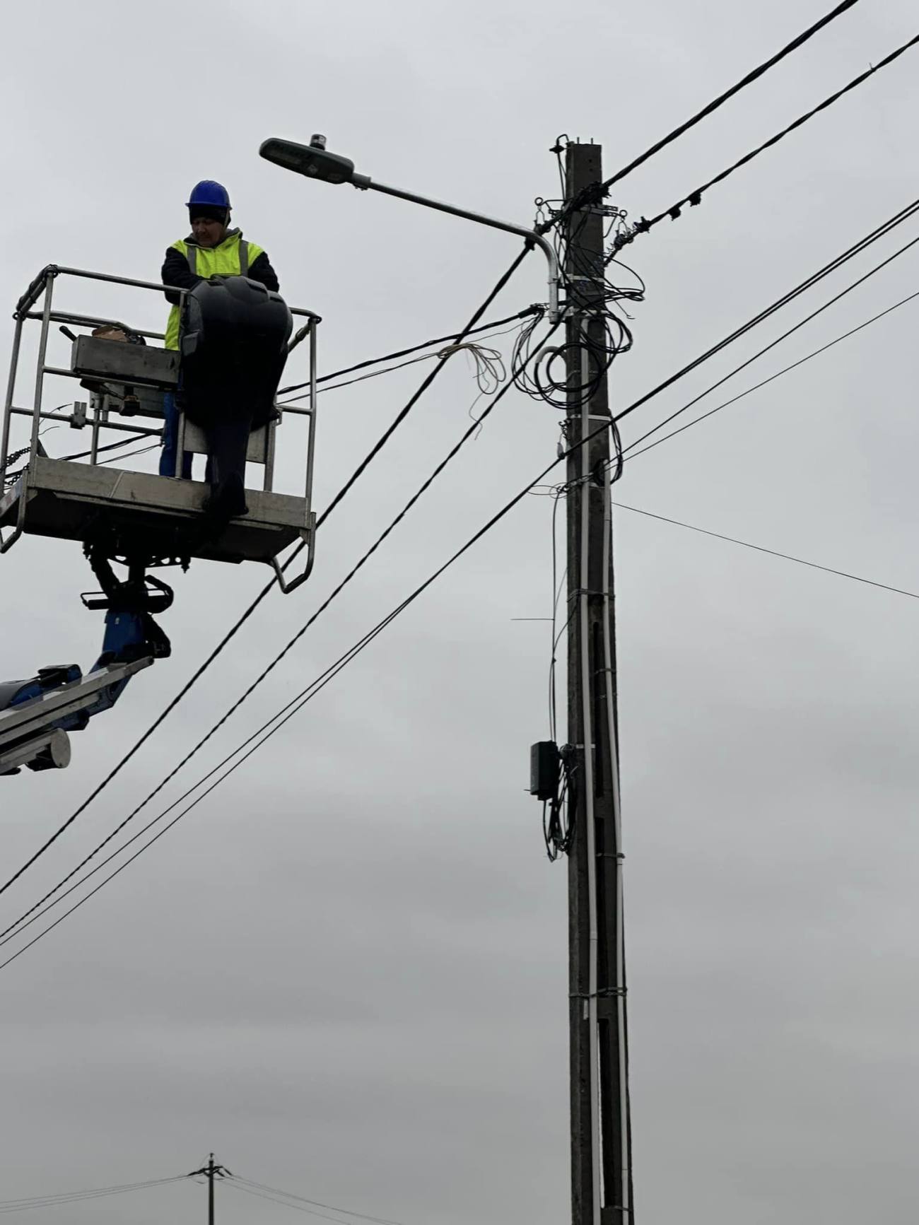 You are currently viewing Primarul din Bucșani sesizare la adresa furnizorului de energie: Există fluctuații zilnice de tensiune care afectează aparatura electrică