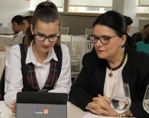 Read more about the article Profesor dâmbovițean, către colegii mai tineri: nu cedați niciodată intervențiilor părinților, mass-mediei, autorităților, consiliilor elevilor, diferitelor asociații