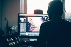 Read more about the article Youtuber dâmbovițean, arestat pentru pornografie infantilă
