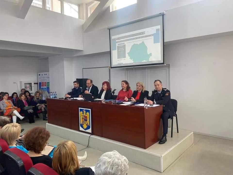 You are currently viewing Ședință de lucru pe tema violenței din școli și a simulării pentru examenele naționale, la sediul ISJ Dâmbovița