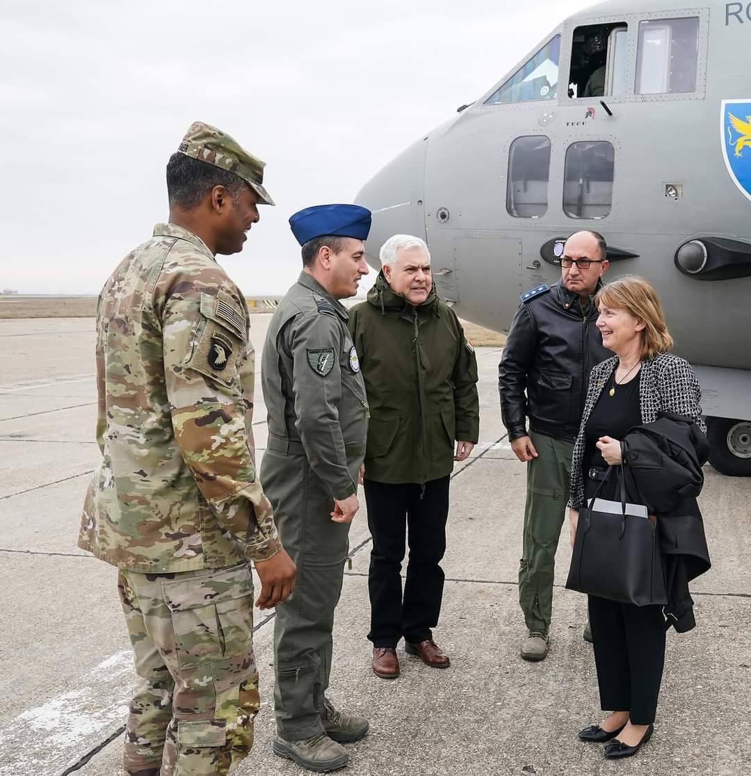 You are currently viewing Noua ambasadoare a SUA în România a vizitat bazele militare Deveselu și Mihail Kogălniceanu