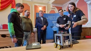 Read more about the article Elevii din Deva vor reprezenta România la Salonul Internațional pentru Tineret Exporecerca de la Barcelona, Spania
