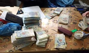 Read more about the article Peste 66.000 pachete țigări, 550.684 lei și sume în valută confiscate în urma a 14 percheziții în Maramureș