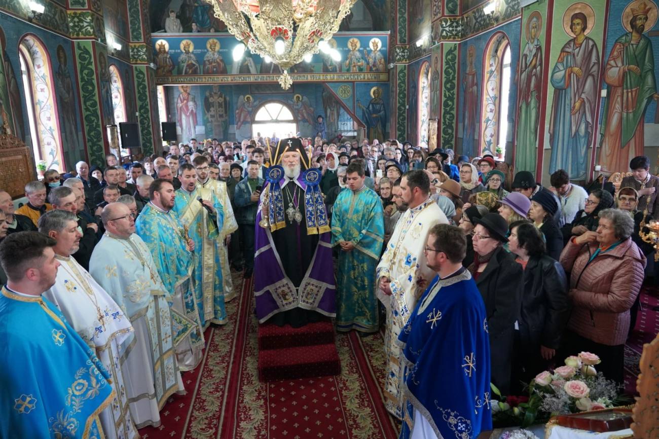 You are currently viewing SLUJIRE ARHIEREASCĂ CU PRILEJUL HRAMULUI PAROHIEI BUNA VESTIRE DIN TÂRGOVIȘTE