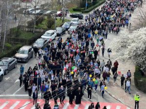 Read more about the article PESTE 1.500 DE TINERI AU PARTICIPAT LA TÂRGOVIȘTE, LA CEA DE-A XIII-A EDIȚIE A MARȘULUI PENTRU VIAȚĂ