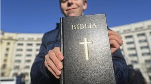 Read more about the article Religia ar putea fi aleasă de elevi ca probă la examenul de Bacalaureat