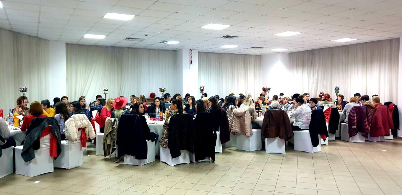 You are currently viewing Doamnele și domnișoarele din Aninoasa au fost, astăzi, la bal