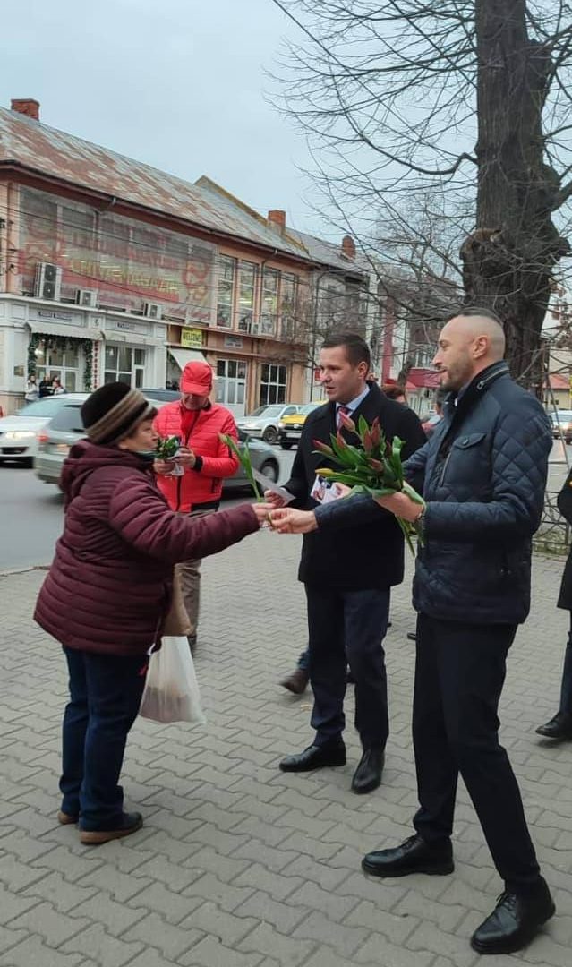 You are currently viewing Doamnele și domnișoarele din zona Găești, sărbătorite, astăzi, de social democrați